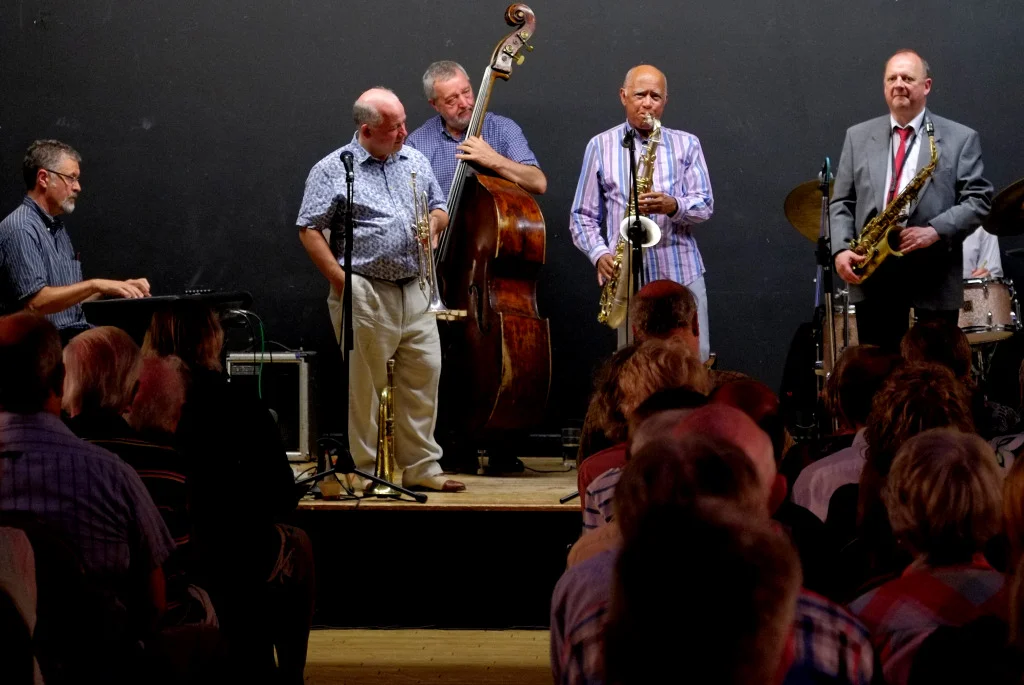 Enrico Tomasso, Alan Barnes 