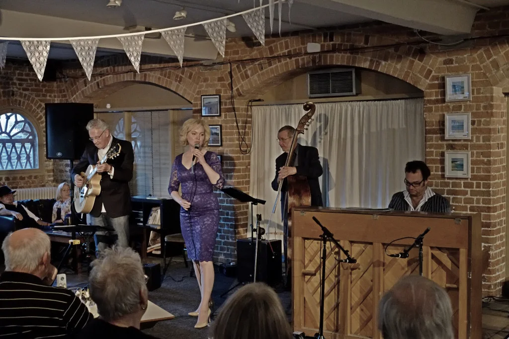 Zoe Francis 5tet