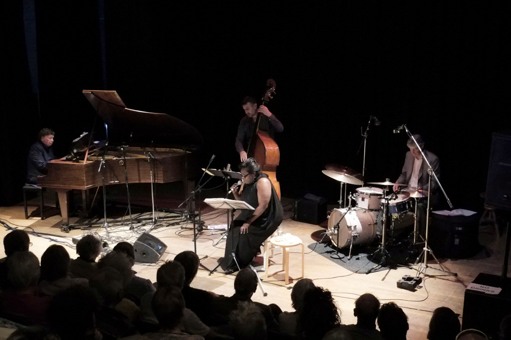 Aydenne Simone with the Keith Ingham Trio